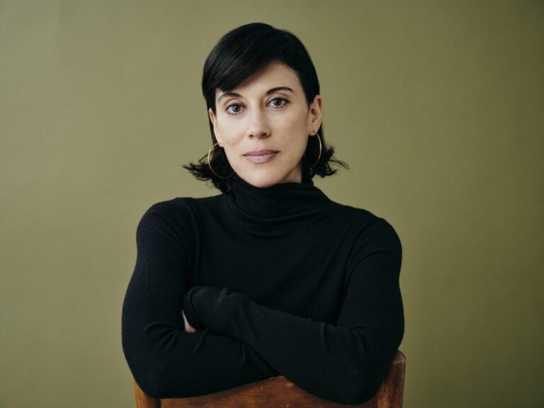 Cherien-Dabis-Realisatrice-headshot-credit-Stephanie-Diani